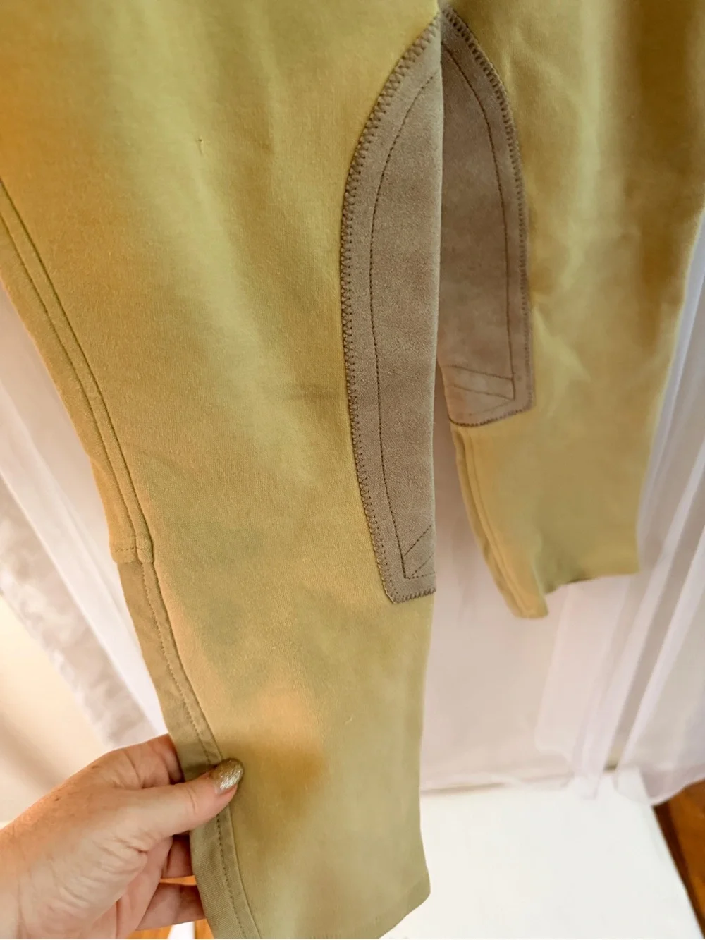 Women Ariat Riding Breeches large used stained but soft and well made barn chic